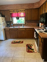 826 Reno Dr in Louisville, OH - Foto de edificio - Building Photo