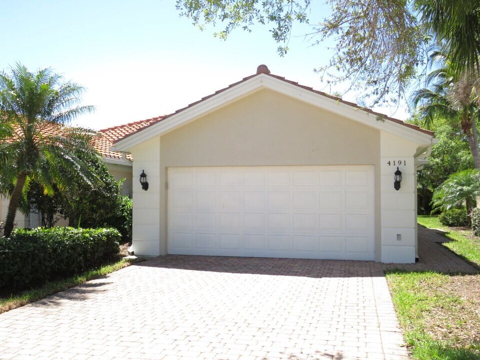 4191 St George Ln in Naples, FL - Building Photo