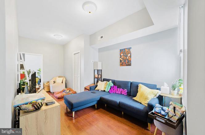 26 N 51st St, Unit 2 in Philadelphia, PA - Foto de edificio