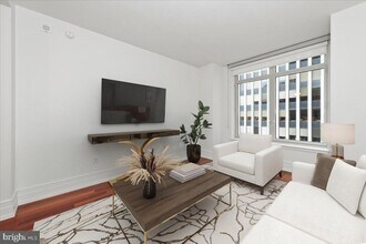 130 S 18th St in Philadelphia, PA - Building Photo - Building Photo