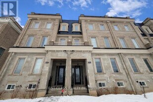 9382 Bayview Ave in Richmond Hill, ON - Building Photo