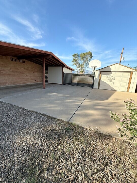 8735 E Shiloh Pl in Tucson, AZ - Building Photo
