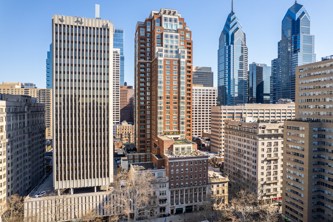 10 Rittenhouse Square in Philadelphia, PA - Building Photo