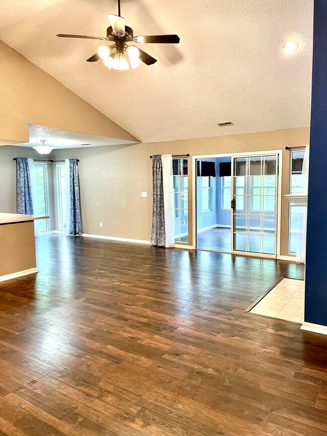 639 Cherokee Rd in Lake Ozark, MO - Building Photo - Building Photo