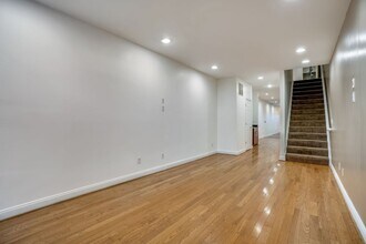 111 E Cross St in Baltimore, MD - Building Photo - Building Photo