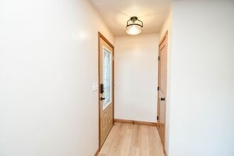 602 E 57th St in Sioux Falls, SD - Building Photo - Building Photo