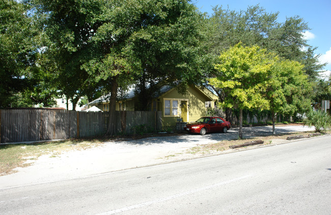 808 16th St N in St. Petersburg, FL - Foto de edificio - Building Photo