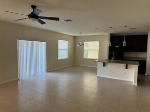 2716 Monticello Way in Kissimmee, FL - Foto de edificio - Building Photo