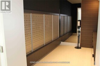 10 De Boers Dr in Toronto, ON - Building Photo - Building Photo