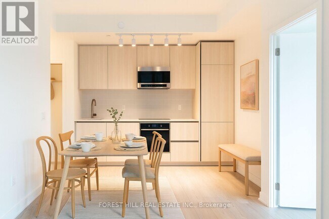 110 Broadway Ave in Toronto, ON - Building Photo - Building Photo