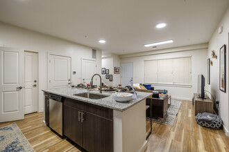 Lakeside Commons Oswego Student Housing in Oswego, NY - Building Photo - Interior Photo