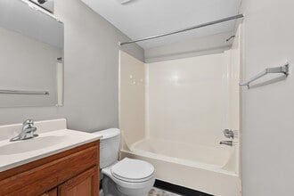 Brookewood South Apartments in Lansing, MI - Building Photo - Building Photo