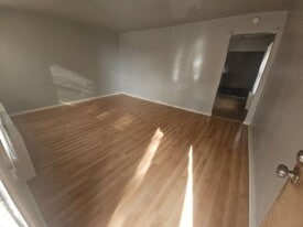 508 W Maple St in Milwaukee, WI - Building Photo