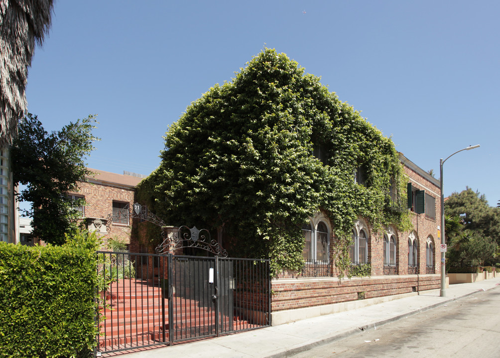 21 Westminster Ave in Venice, CA - Building Photo