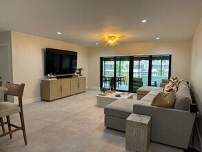8294 Dundee Terrace in Hialeah, FL - Building Photo - Building Photo