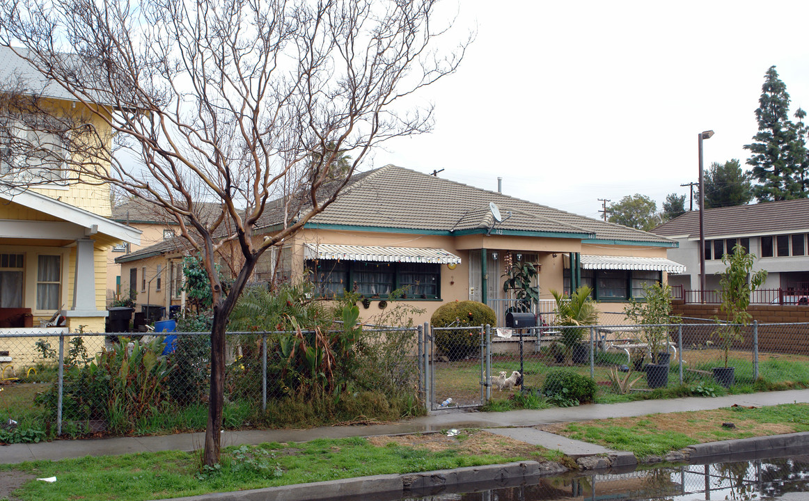 432-438 W Magnolia Ave in San Bernardino, CA - Foto de edificio