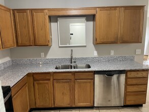 1382 N Dawn Dr, Unit 1382 N Dawn Dr in Fayetteville, AR - Building Photo - Building Photo