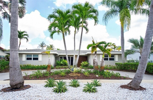 1911 NE 206th Terrace in Miami, FL - Building Photo - Building Photo