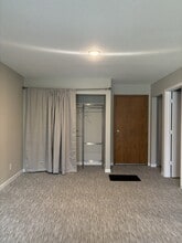 1601 N Innsbruck Dr in Fridley, MN - Building Photo - Building Photo