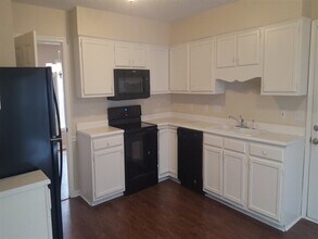 1017 Flintwood Ct in High Point, NC - Building Photo - Building Photo