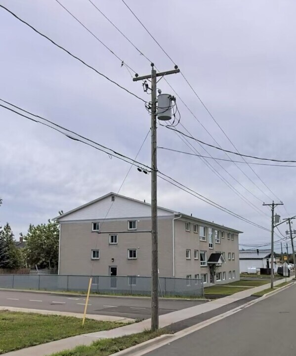 21 Verdun St in Moncton, NB - Building Photo