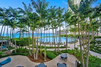 650 NE 32nd St, Unit 602 in Miami, FL - Foto de edificio - Building Photo