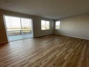 1361 Brookfield Pl in Erie, CO - Foto de edificio - Building Photo