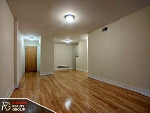 557 W Arlington Pl, Unit 2 in Chicago, IL - Building Photo - Building Photo