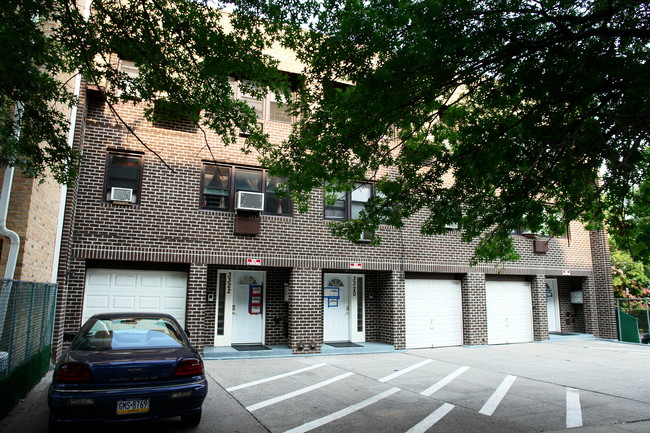 3318-3322 Union St in Flushing, NY - Building Photo - Building Photo