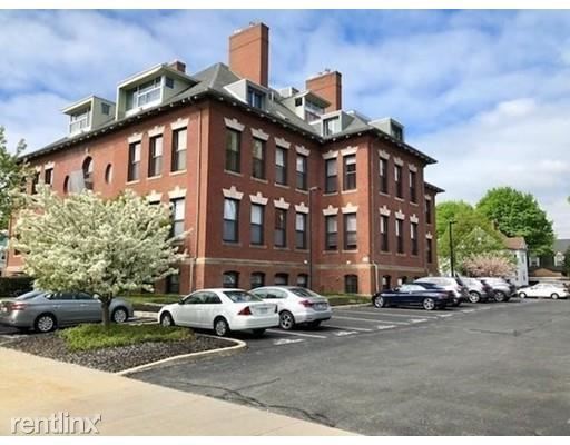 68 Central Ave-Unit -Unit 304 in Medford, MA - Building Photo