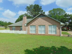 316 Pebble Beach Dr in Jacksonville, TX - Foto de edificio - Building Photo