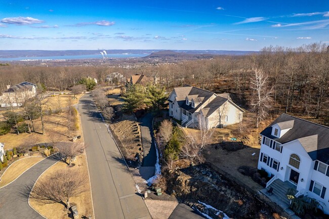 94 Overlook Rd in Pomona, NY - Building Photo - Building Photo