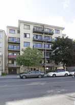 Le 3375 Édouard-Montpetit Apartments