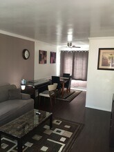 1423 Barrington Way, Unit A in Glendale, CA - Building Photo - Building Photo