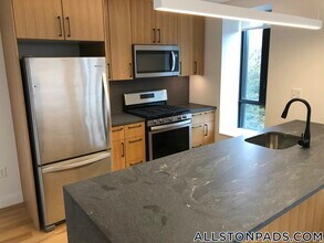 83 Gardner St, Unit 310 in Boston, MA - Foto de edificio - Building Photo