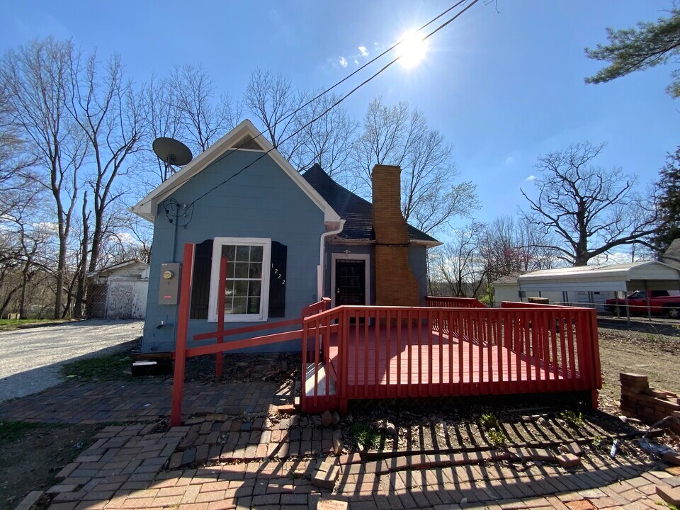 1222 Perrysville Ave in Danville, IL - Building Photo