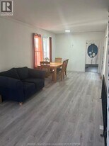 3221 Baby St in Windsor, ON - Building Photo