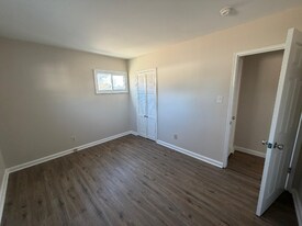 111 Gunning Bedford Dr in Dover, DE - Building Photo