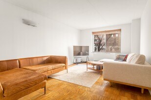 300 Rector Pl in New York, NY - Building Photo