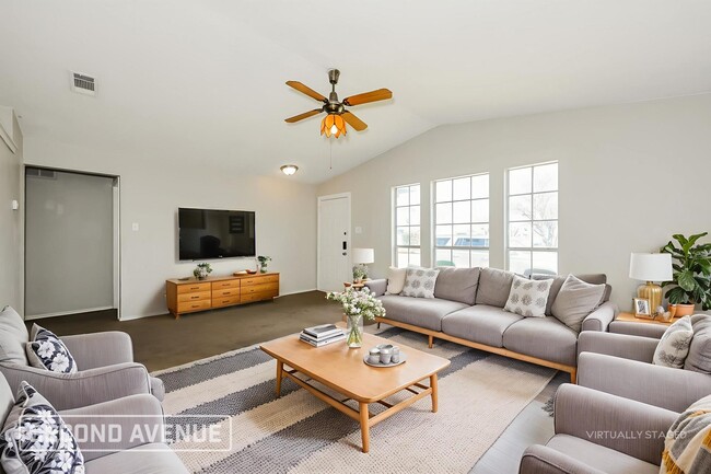 1937 Red Cloud Dr in Dallas, TX - Building Photo - Building Photo