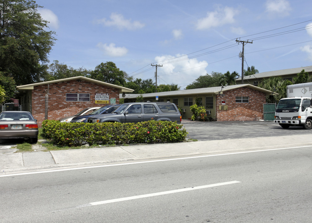 14033 NE 6th Ave in North Miami, FL - Foto de edificio