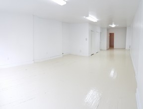 354 W 37th St in New York, NY - Building Photo - Building Photo