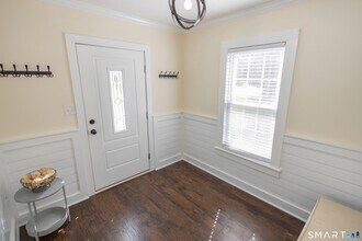 387 Buckland St in Southington, CT - Foto de edificio - Building Photo