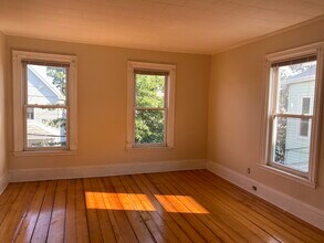 11 Clarendon Ave, Unit 2 in Somerville, MA - Building Photo - Building Photo