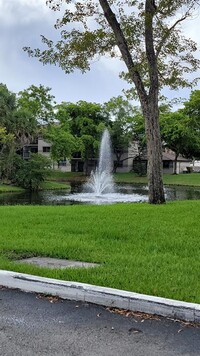 9955 Nob Hill Pl in Sunrise, FL - Foto de edificio - Building Photo