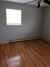 11005 S Lloyd Dr, Unit Apartment for rent in Worth, IL - Building Photo - Building Photo