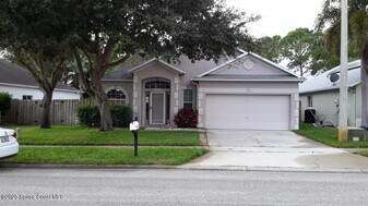 2733 Mariah Dr in Melbourne, FL - Building Photo