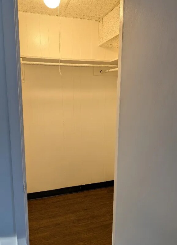 103 Holland St in Overton, TX - Foto de edificio - Building Photo