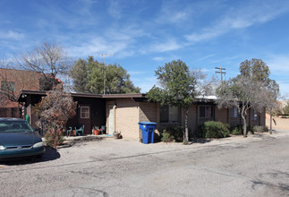 Campbell Plaza Apartments in Tucson, AZ - Foto de edificio - Building Photo