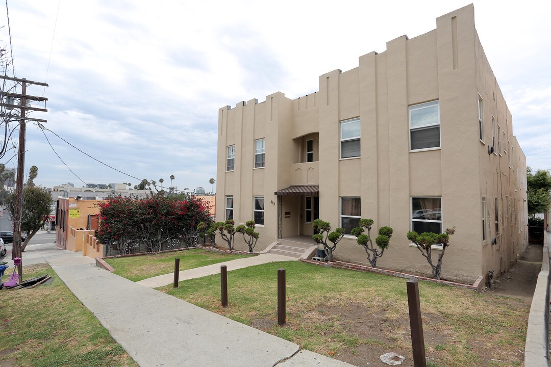 313 N Mariposa Ave in Los Angeles, CA - Building Photo